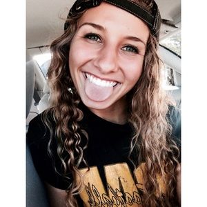 Meet your posher, Meg ☺️